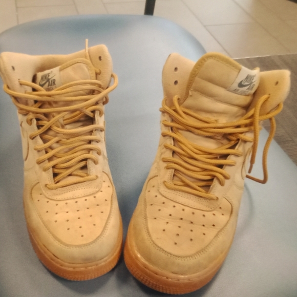 Tan Nike Air Force One High Top Sneakers size 6y - Picture 3 of 3